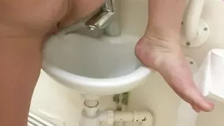 Classy PISSES in a publc sink !!!