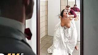 BRIDE4K. Locked WC Adventure