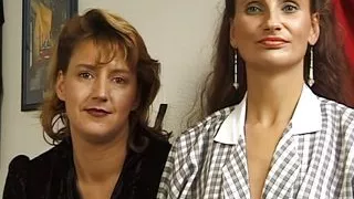 Drei ukrainische Hausfrauen saugen einen kleinen russischen Penis