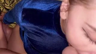 Verry HOT ! SHE PUT HER MAKE UP SO I CAN PISS ON HER -Very Sloppy Deepthroat! PT 1