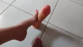 Feet fetiche dildo