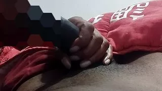 Minha prima me pegou me masturbando nao resistiu e acabou bebendo minha porra