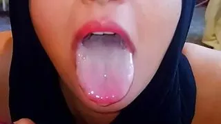 Cum Spills From Muslim Teen's Mouth DO4