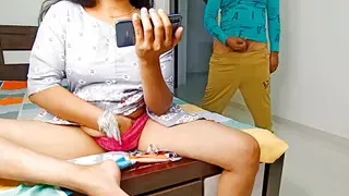 Chori chori se komal chut me ungli kar rahi thi