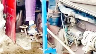 Gaon me padosi ne ghar Bula k mujhe choda aur Meri phudi mari