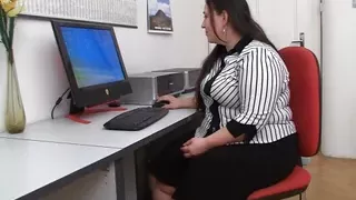 Fat ass booty secretary seduces her client