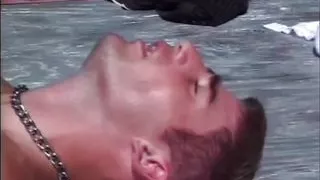 Cavalcata all'aperto per la cheerleader