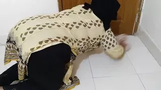 Tamilisches Dienstmädchen fickt Besitzer beim Putzen des Hauses Hindi Sex