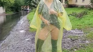 Teen in yellow raincoat flashes pussy outdoors in the rain