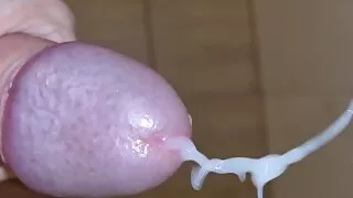 Saftiger Cumshot in Zeitlupe mit Stöhnen