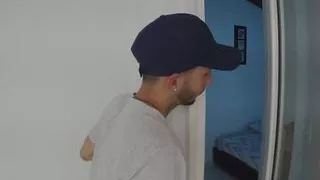 Enter my stepsister's room and masturbate when I see her in her underwear - Porn in Spanish