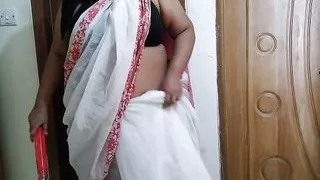 Desi 55 year old tamil Priya aunty fucked by neighbor while sweeping house - Hindi Clear Audio