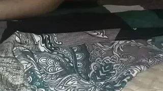 Harte und schmerzhafte laute Stöhnen Sex Videos in Hindi Stimme