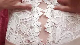 Victoria se doigte lentement