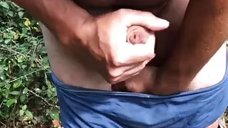 Loola befiehlt dir, dir einen runterzuholen und zu ihren Füßen zu sperma