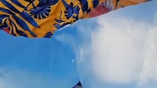 Eine flüssige Puppe hart in den Arsch ficken, was in einem riesigen, klebrigen Sperma im Gesicht endet