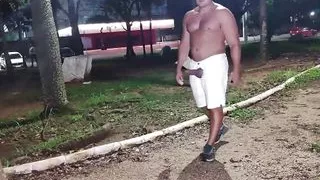 Masturbating in the square. Parte 2