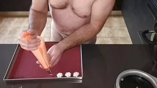 Cicci77 after having milked Pedro, prepares its exclusive 42% "all sperm" meringues