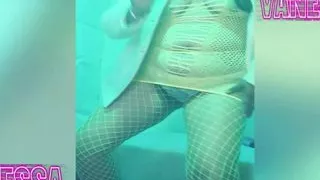 Gordibiena Bailando Muy rico  con medias de red verdes y rico calzon casero
