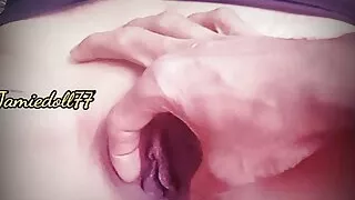 Jamie Ki chikni chut ko sahelana