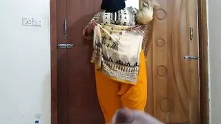 Husband se bareshan Horny Aunty Padosi se chudi - Indian Hot Priya Aunty cowgirl riding (Huge Ass CUM)
