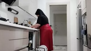 My stepmother's sexy dance figures make me horny