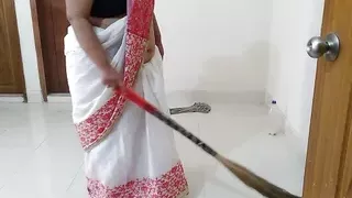 Ghar jhadu lagate hue maa ko chodane par Jabardast apni Beta - Hindi Audio (Indian Sex)