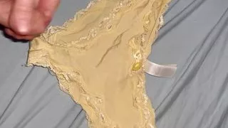 Sperma auf gelben Slips!