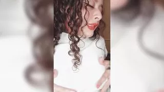 I like to dance you and make you horny, now fingering my wet pussy