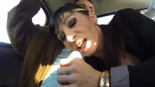 son phantasme était de sucer deux mecs dans une voiture