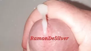 Meister Ramon wichst im Waschbecken, leck es sauber!