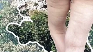 Lady Oups Buttplug öffentlich im Minikleid