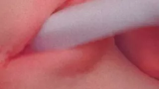 Meine cremige Muschi mit der Bürste ficken