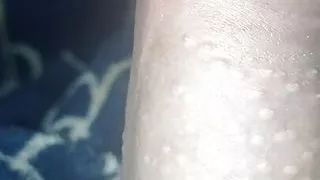 Mit viel Lust und Milch masturbieren