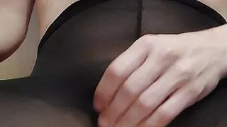 Sperma in Strumpfhosen für Sissy