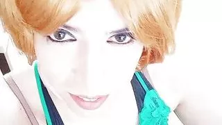 tammycross entblößt in Babypuppe mit Pisse von dominantem Mann markiert