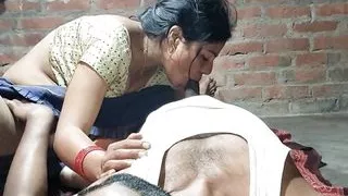 Bhai ne bahan ko bula kar akele mein bahut chudai ki