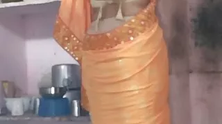 Hindi audio me bhabhi ki kamar me aai moch.maalis kar ke maine diya chod