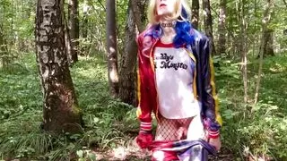 Harley Quinn nackt in der Öffentlichkeit