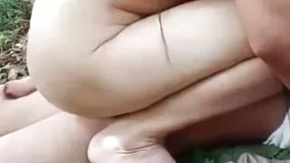 Main Di Kebun Berlandaskan Daun