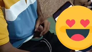 Bhabhi ne devar ko hasthmethun karte huye pakadliya aur kaha mujhe chod kar apni pyas bujhalo