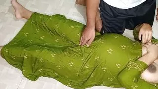 AuNty Ko kiTchen M uSke laDke N cHodne ka mAn hAi boLke cHoot maRi