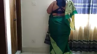 (Damad sexy saas ko khali room mein chodta hai) Son-in-law fucks lonely mother-in-law in empty room - Hindi Clear Audio