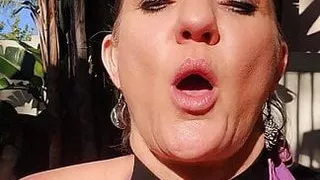 Mistress Coralyn Jewel can multitask with ease