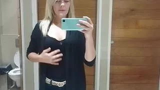 Quick clit rub in restaurant bathroom!!!