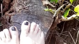 Milk bath to relax my cuenta little  feet