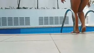 Na piscina se casa relaxamento