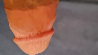 Ich kam so hart, stöhnte und spritzte riesige Ladungen Sperma überall hin wie ein Straßenschwein.