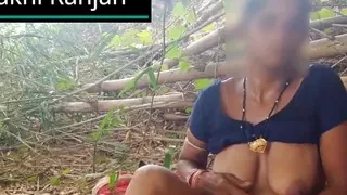 Indian aunty fingering jangal sex