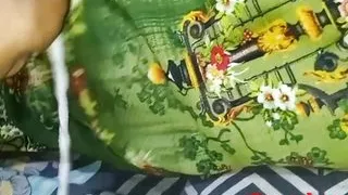 Desi Aunty ko neighbour boy ne rassi sa hath band kar bhote choda clear hindi voice chat hot Aunty and neighbour boy sex